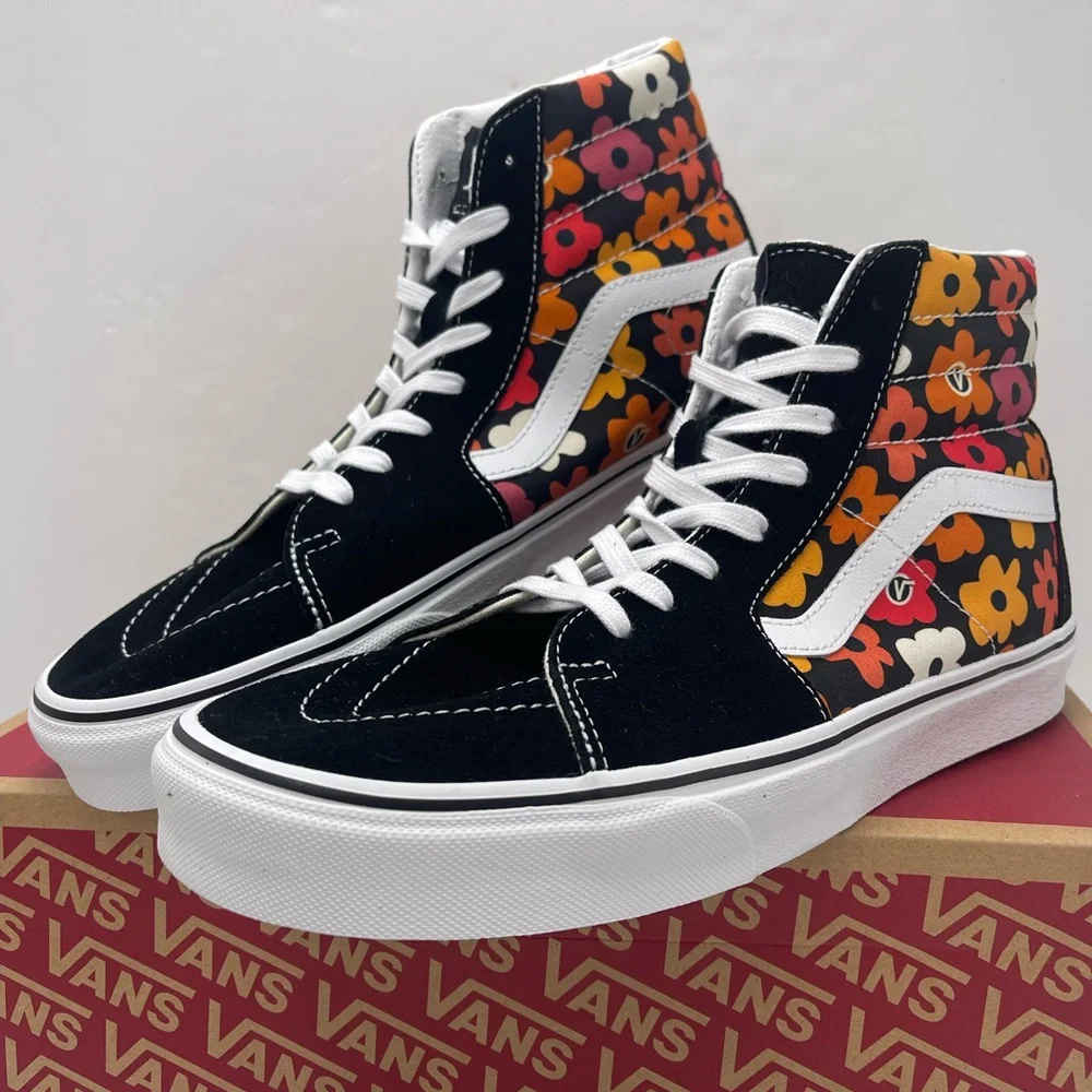 Vans Men's Sk8-Hi
Flower Black/Multi Sneakers
VN000D5|BML
Floral High-Top - Picture 5 of 16
